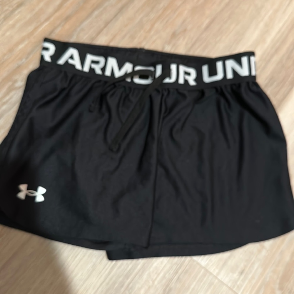Youth medium under armour shorts